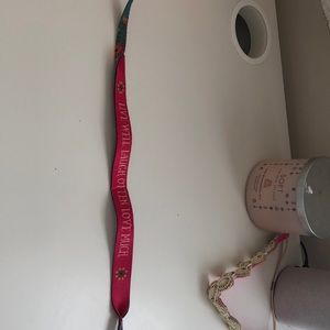 🚨Natural Life sunglass holder!🚨